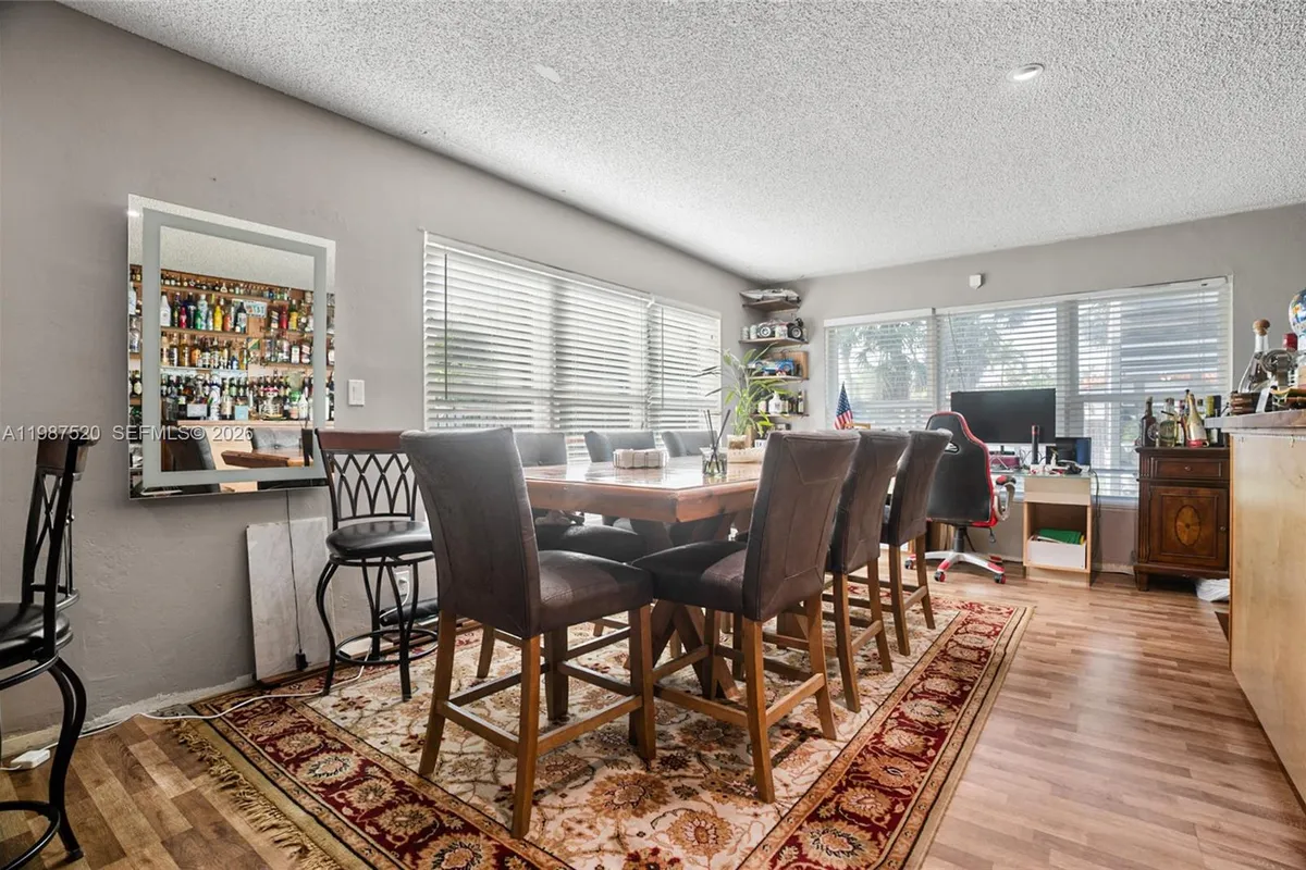 1761 NE 37th St, Oakland Park FL 33334