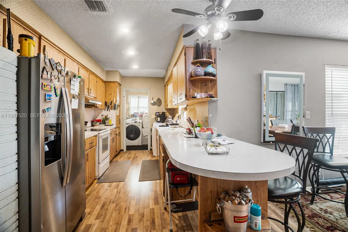 1761 NE 37th St, Oakland Park FL 33334