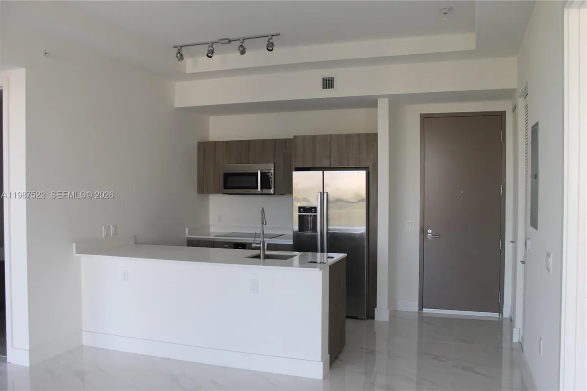 201 SW 17th Rd # 802, Miami FL 33129