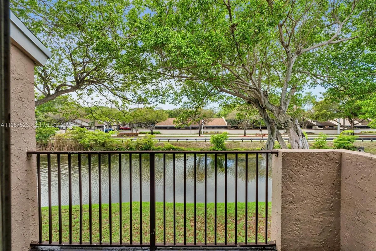 1701 NW 96th Ter # 1C, Pembroke Pines FL 33024