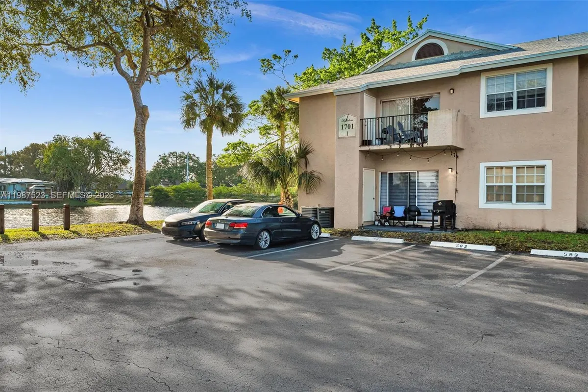 1701 NW 96th Ter # 1C, Pembroke Pines FL 33024