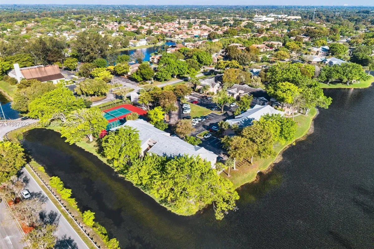 1701 NW 96th Ter # 1C, Pembroke Pines FL 33024
