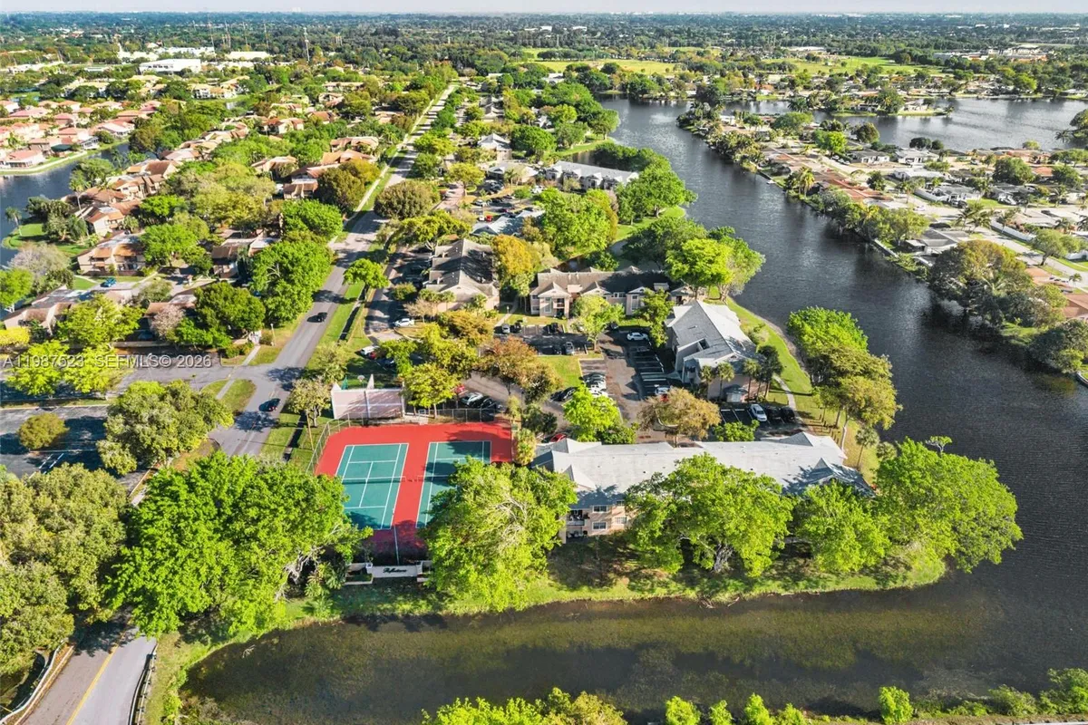 1701 NW 96th Ter # 1C, Pembroke Pines FL 33024