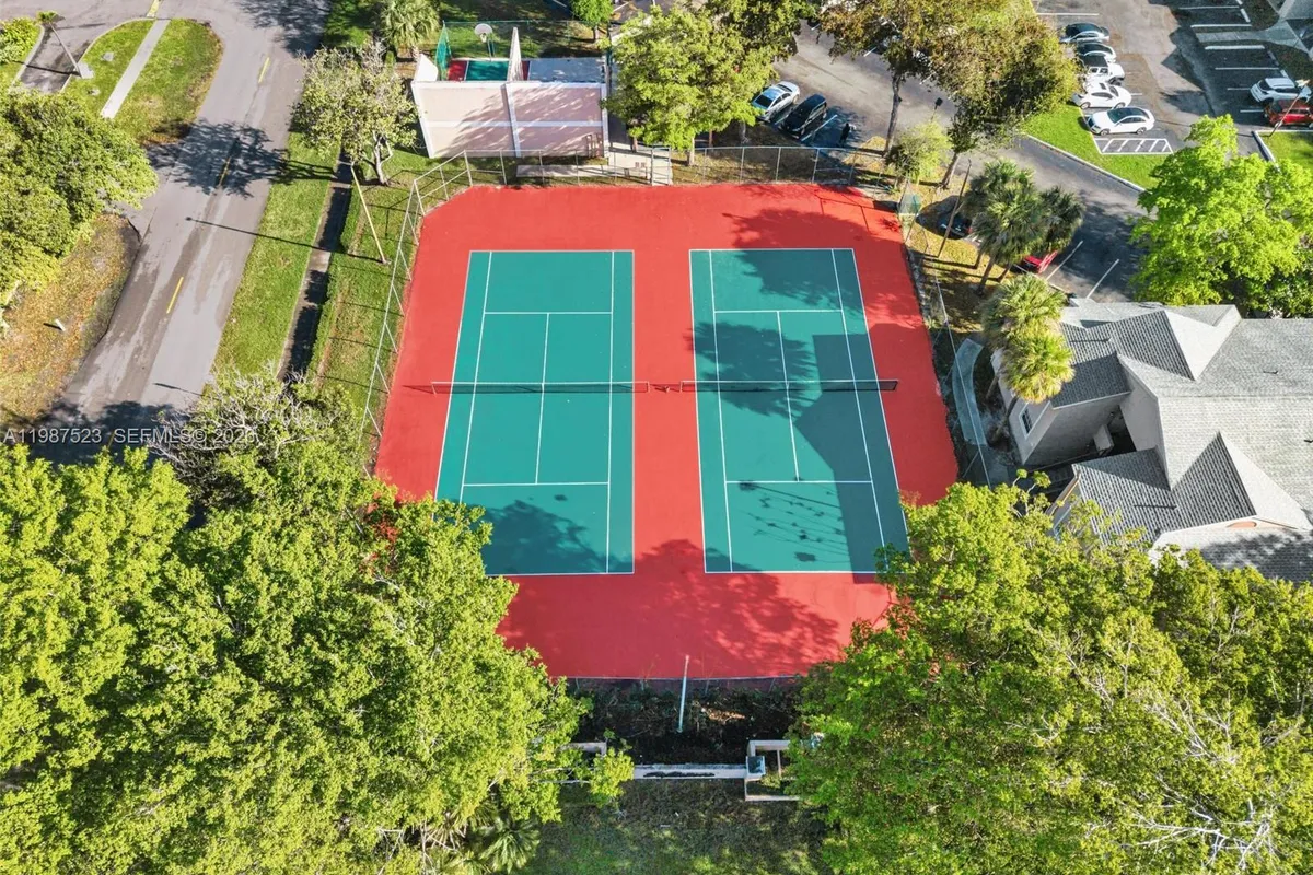 1701 NW 96th Ter # 1C, Pembroke Pines FL 33024