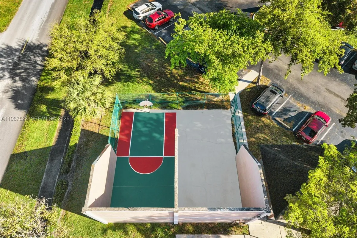 1701 NW 96th Ter # 1C, Pembroke Pines FL 33024