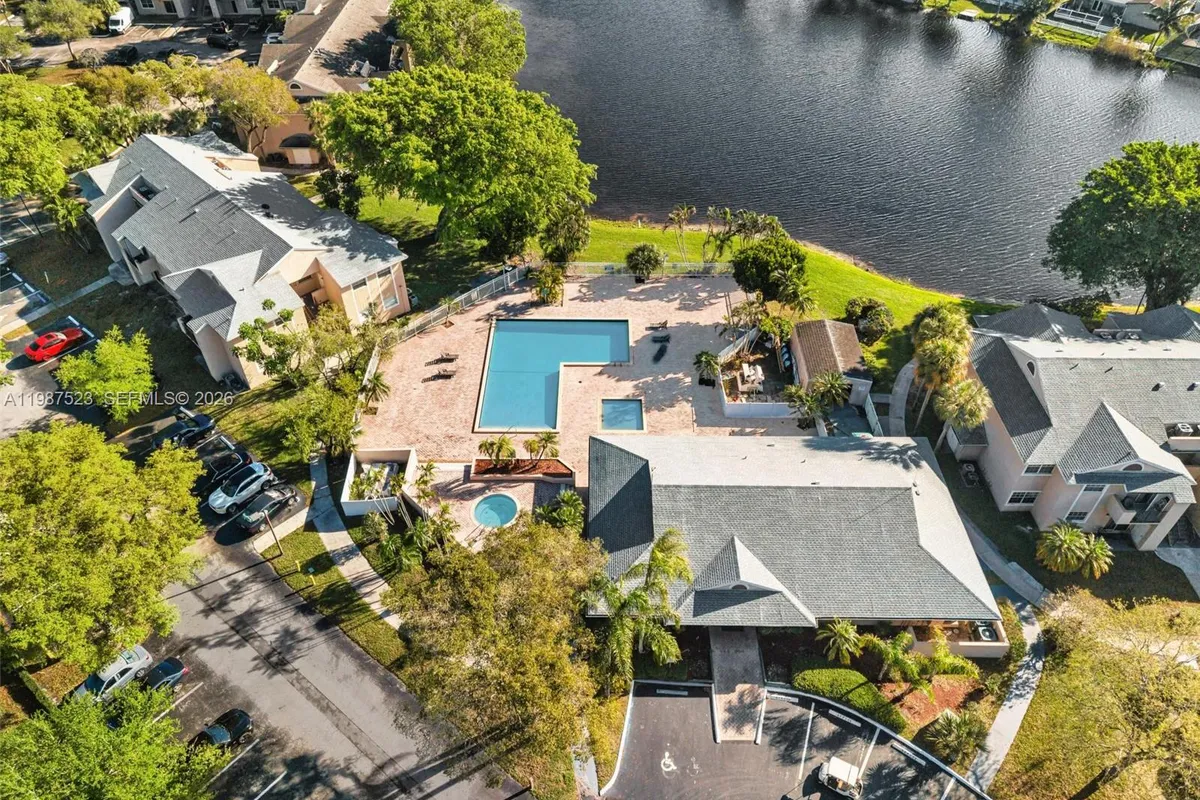 1701 NW 96th Ter # 1C, Pembroke Pines FL 33024