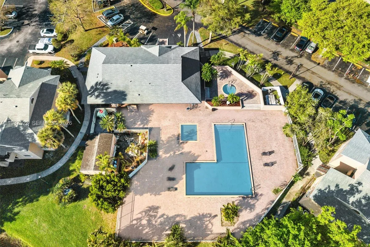 1701 NW 96th Ter # 1C, Pembroke Pines FL 33024