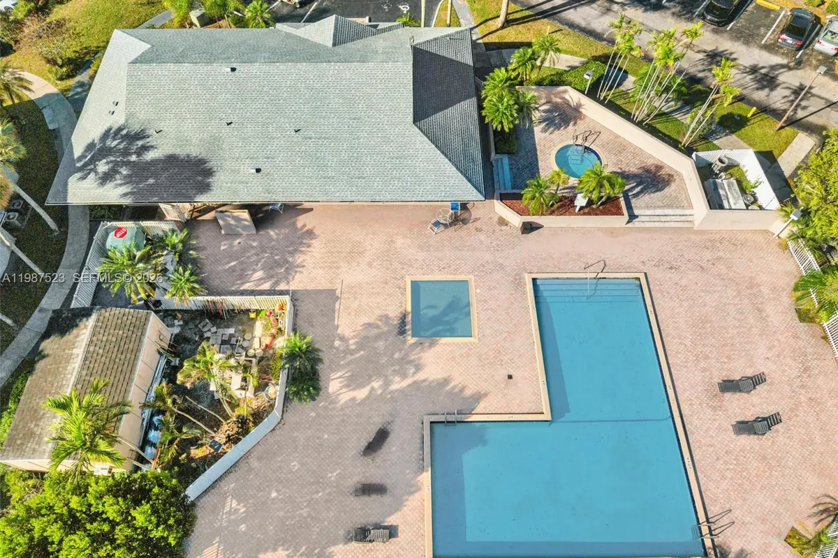 1701 NW 96th Ter # 1C, Pembroke Pines FL 33024