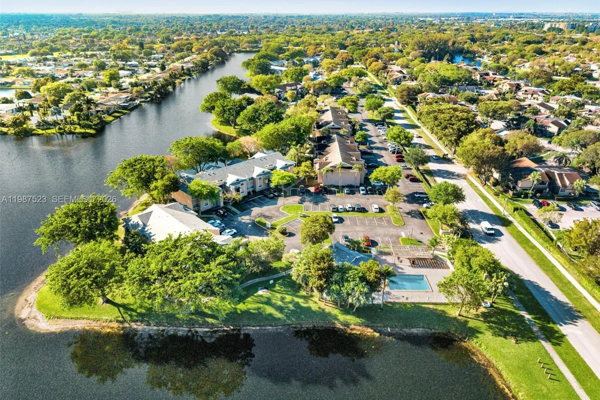 1701 NW 96th Ter # 1C, Pembroke Pines FL 33024