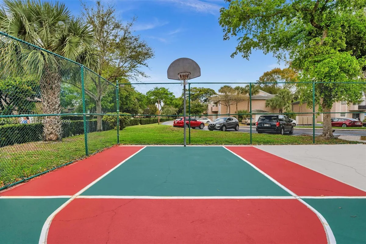 1701 NW 96th Ter # 1C, Pembroke Pines FL 33024