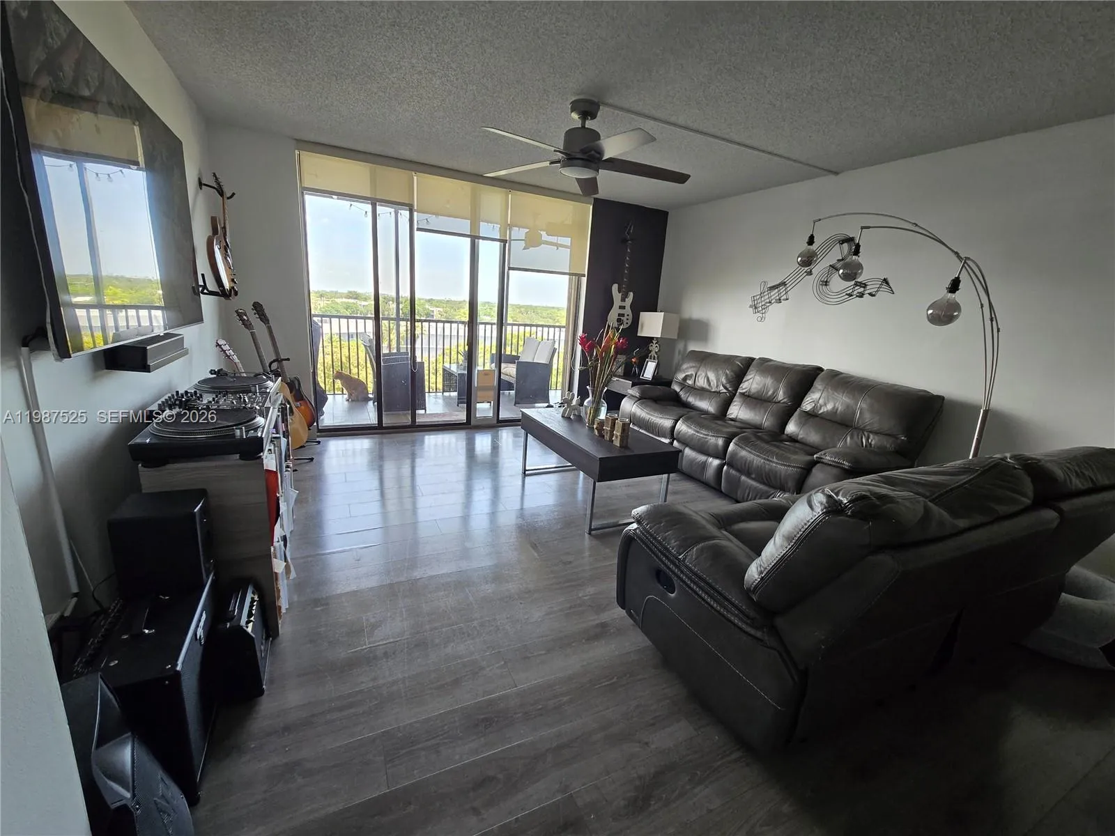 900 NE 195th St # 709, Miami FL 33179