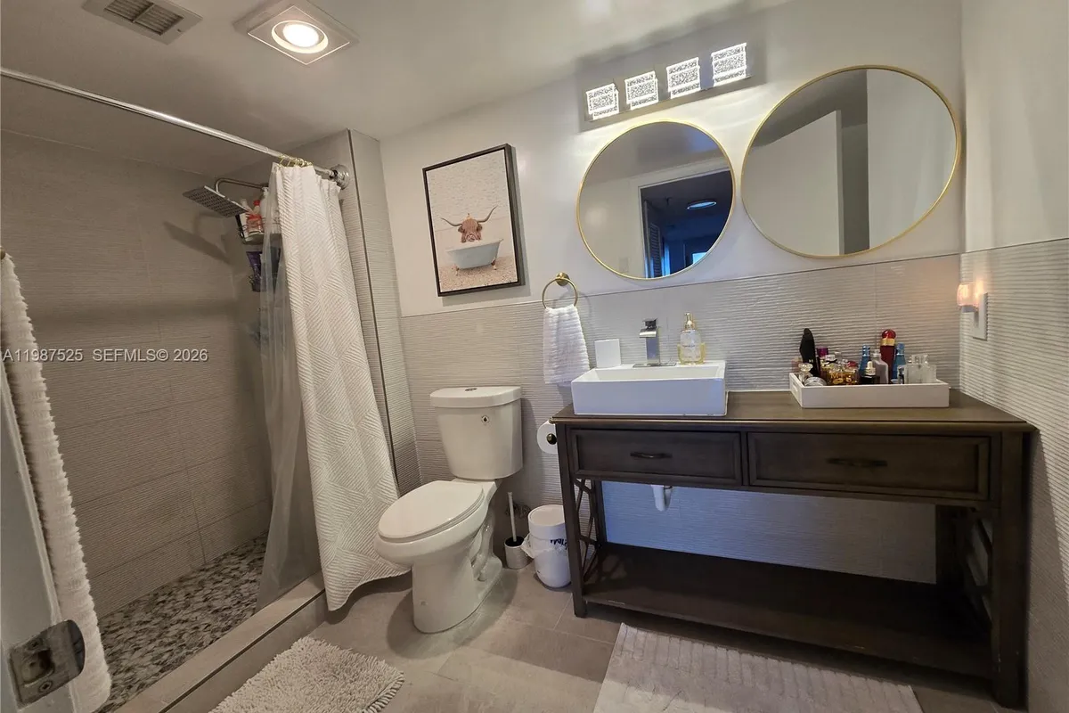 900 NE 195th St # 709, Miami FL 33179