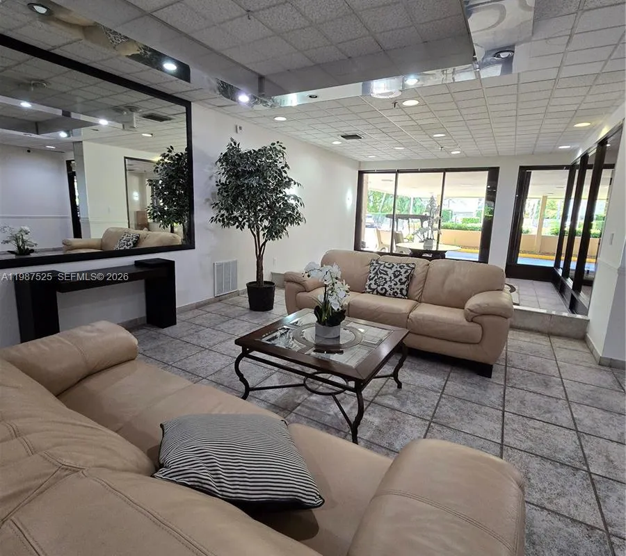 900 NE 195th St # 709, Miami FL 33179