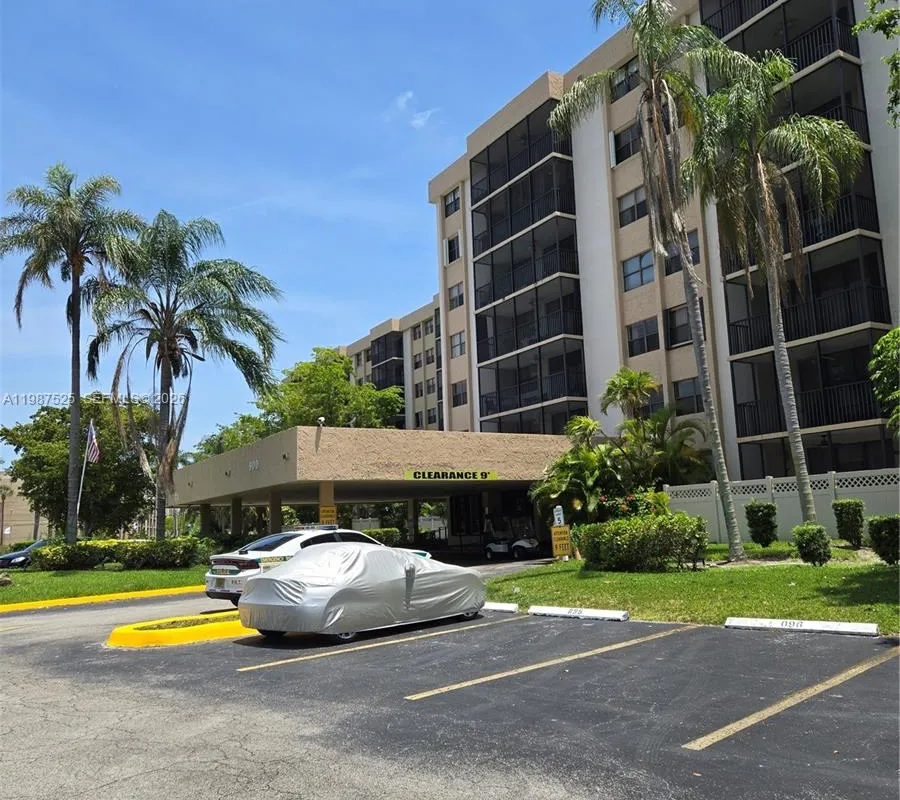 900 NE 195th St # 709, Miami FL 33179