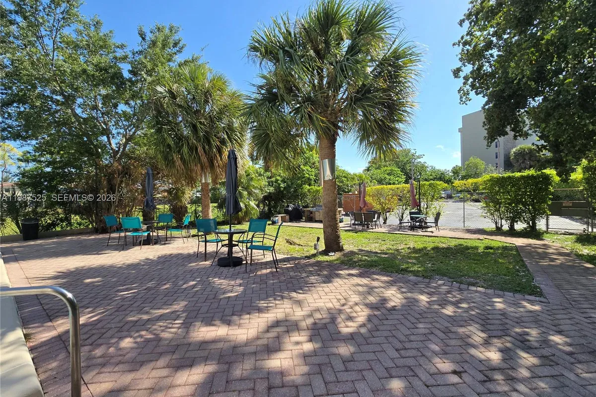 900 NE 195th St # 709, Miami FL 33179