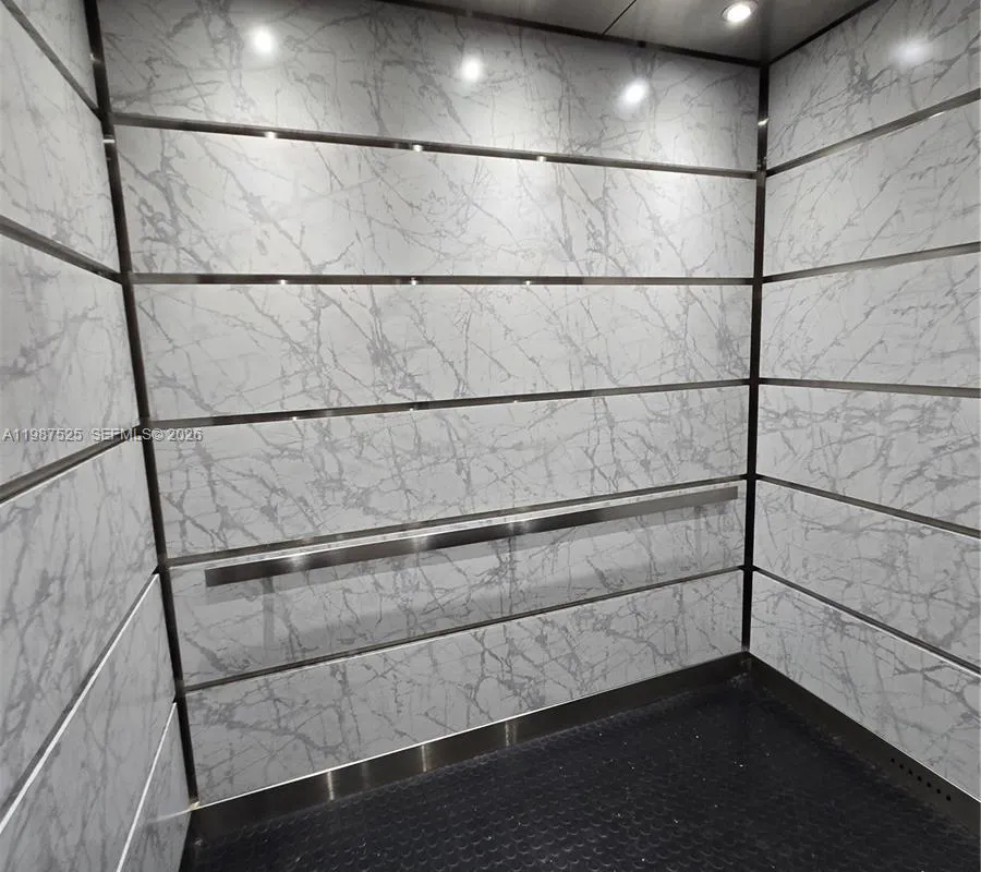 900 NE 195th St # 709, Miami FL 33179