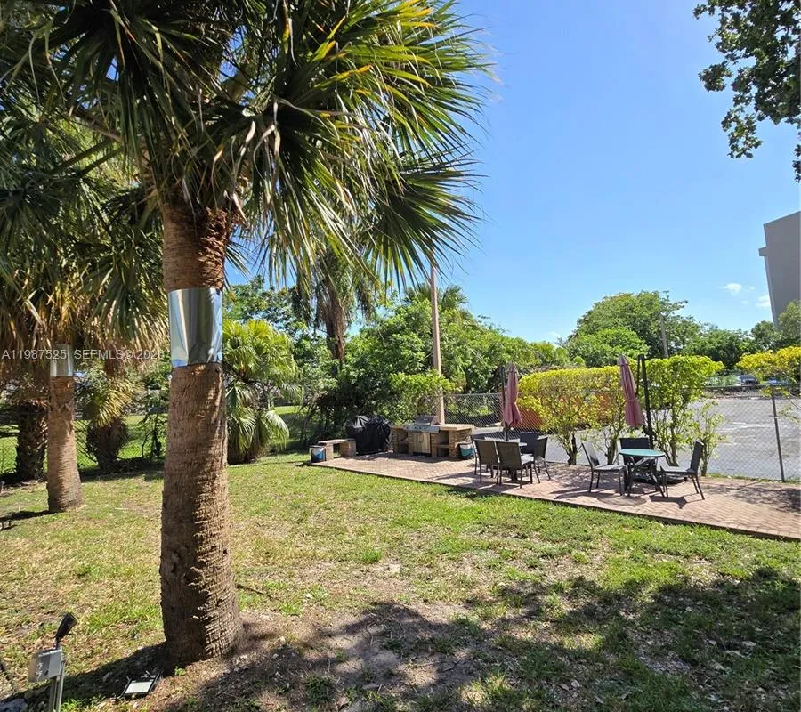 900 NE 195th St # 709, Miami FL 33179