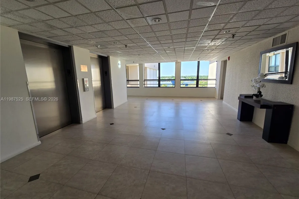 900 NE 195th St # 709, Miami FL 33179