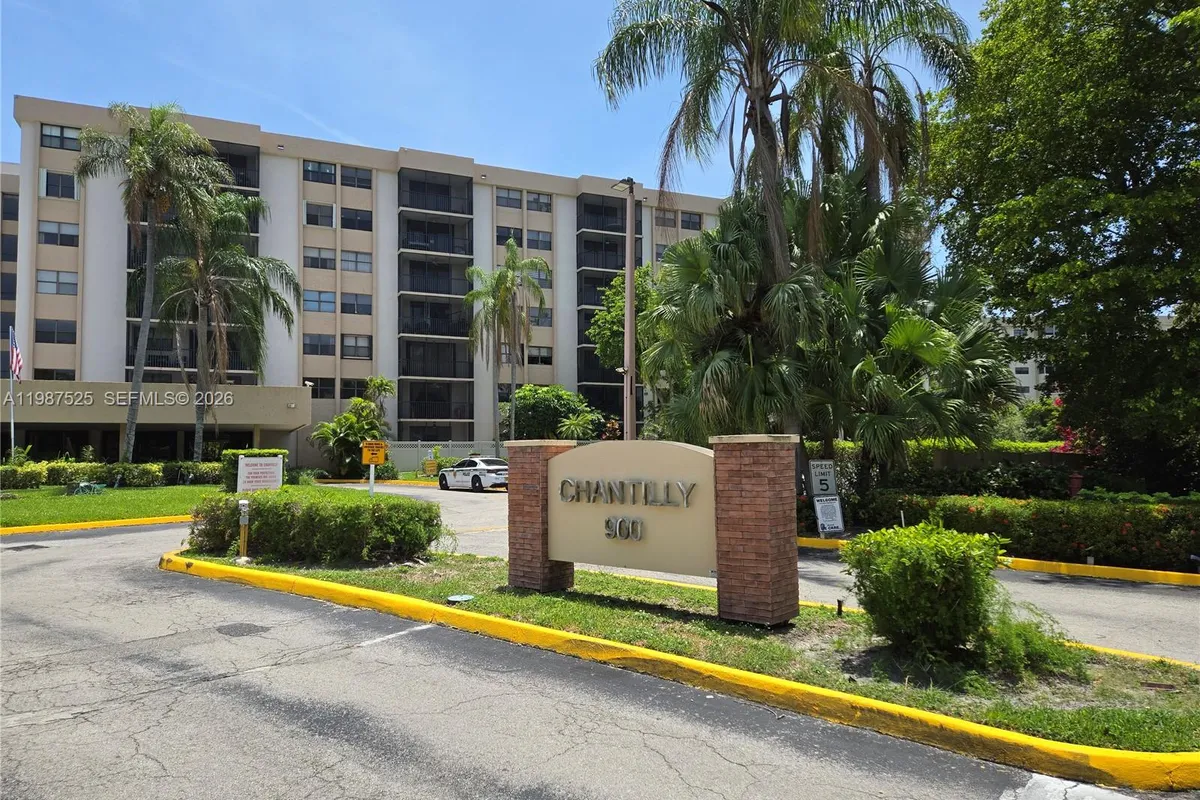 900 NE 195th St # 709, Miami FL 33179