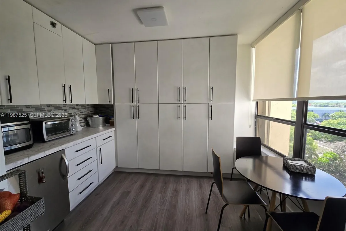 900 NE 195th St # 709, Miami FL 33179