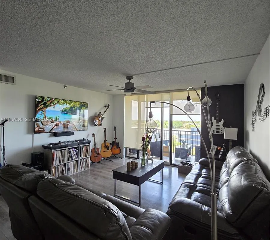 900 NE 195th St # 709, Miami FL 33179