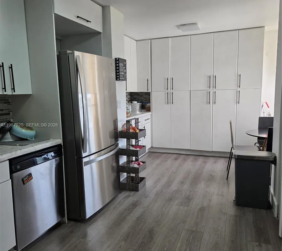 900 NE 195th St # 709, Miami FL 33179