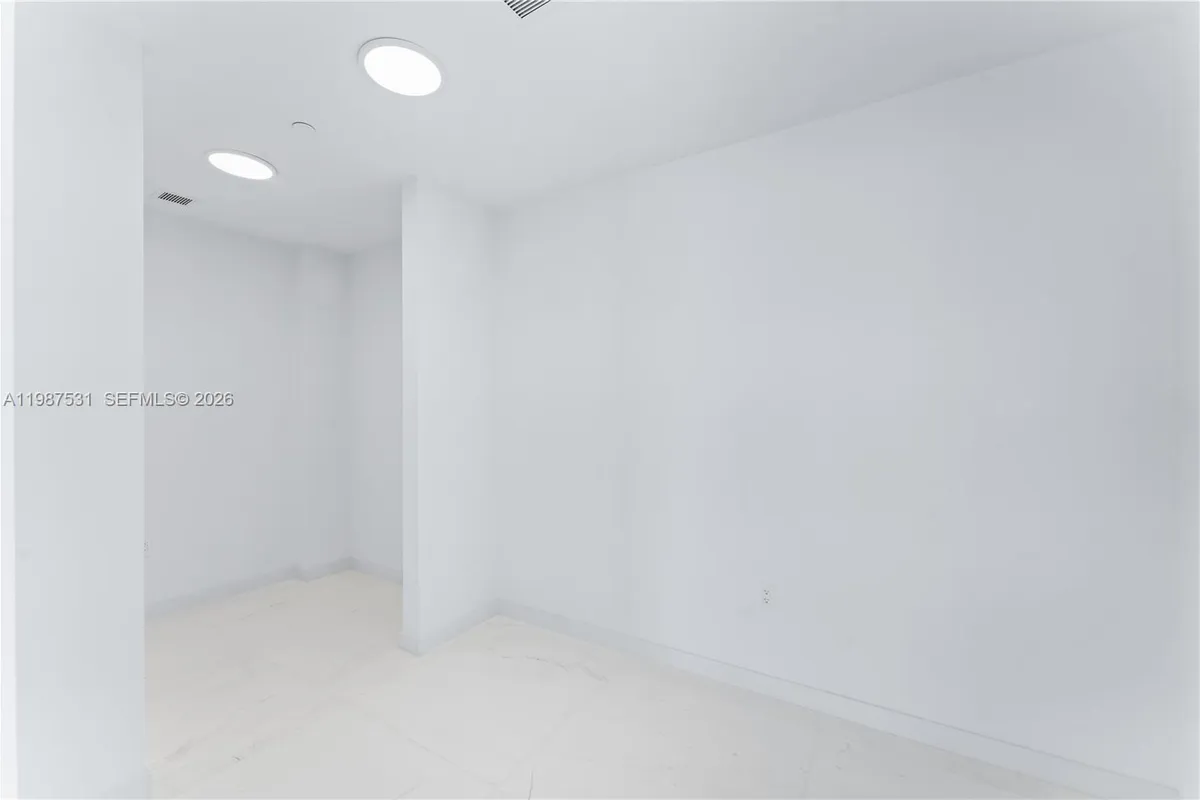 300 Biscayne Blvd Way # 5003, Miami FL 33131