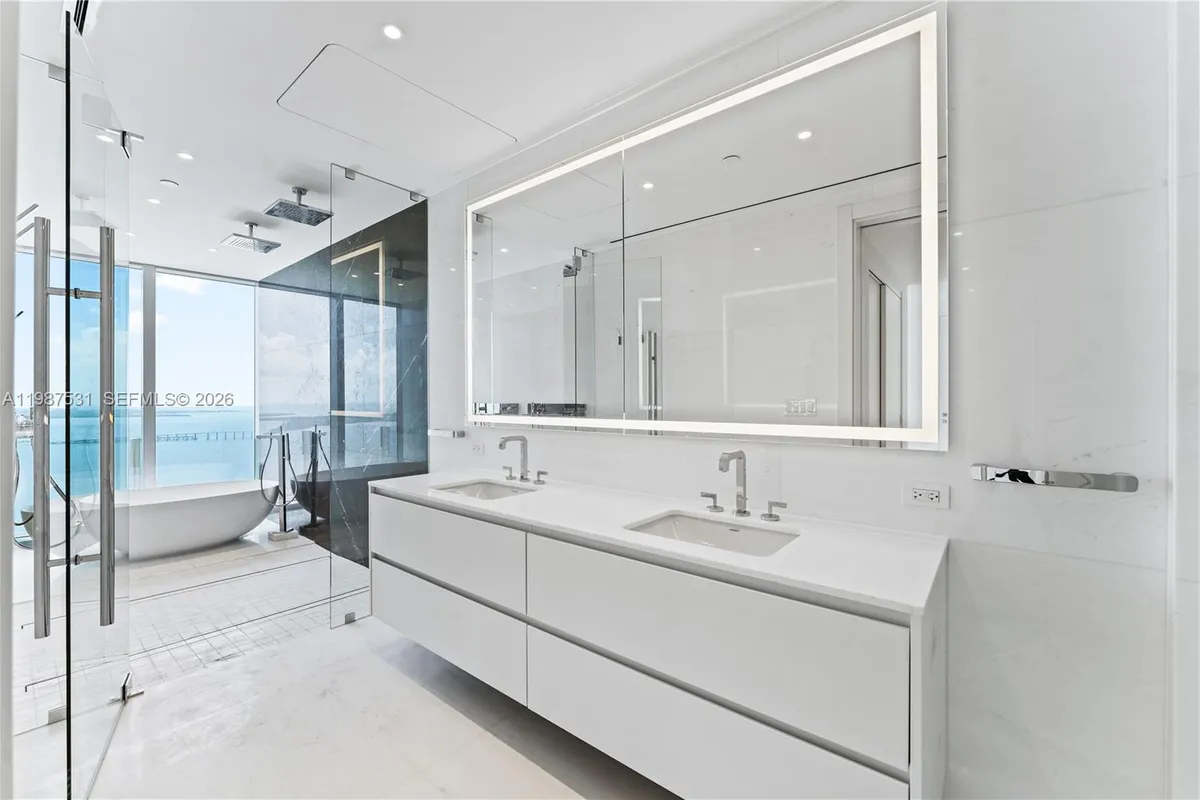 300 Biscayne Blvd Way # 5003, Miami FL 33131