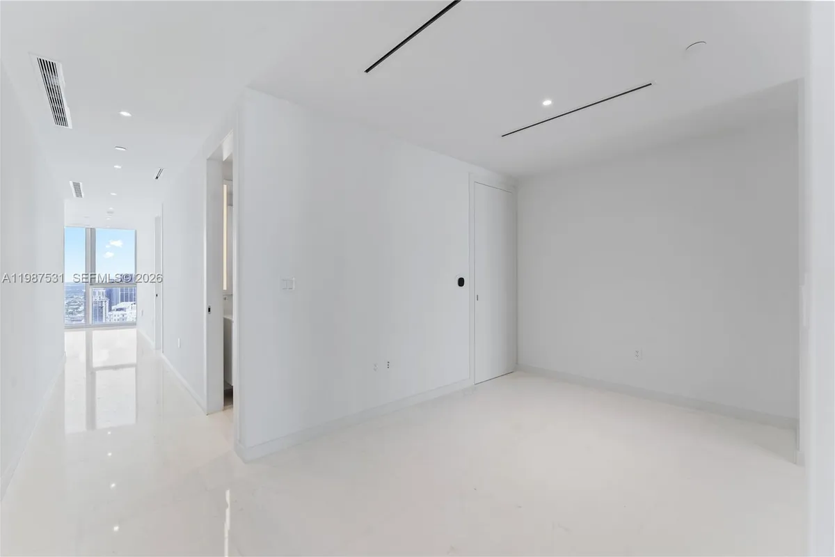 300 Biscayne Blvd Way # 5003, Miami FL 33131