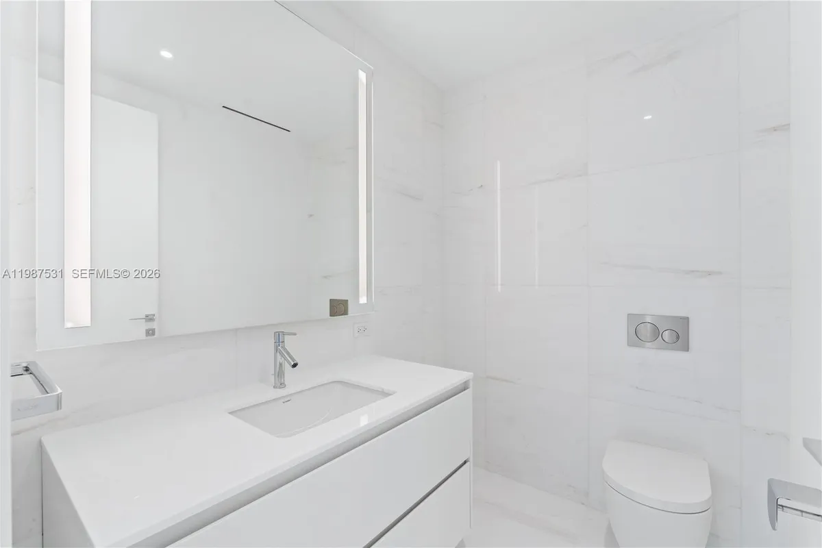 300 Biscayne Blvd Way # 5003, Miami FL 33131