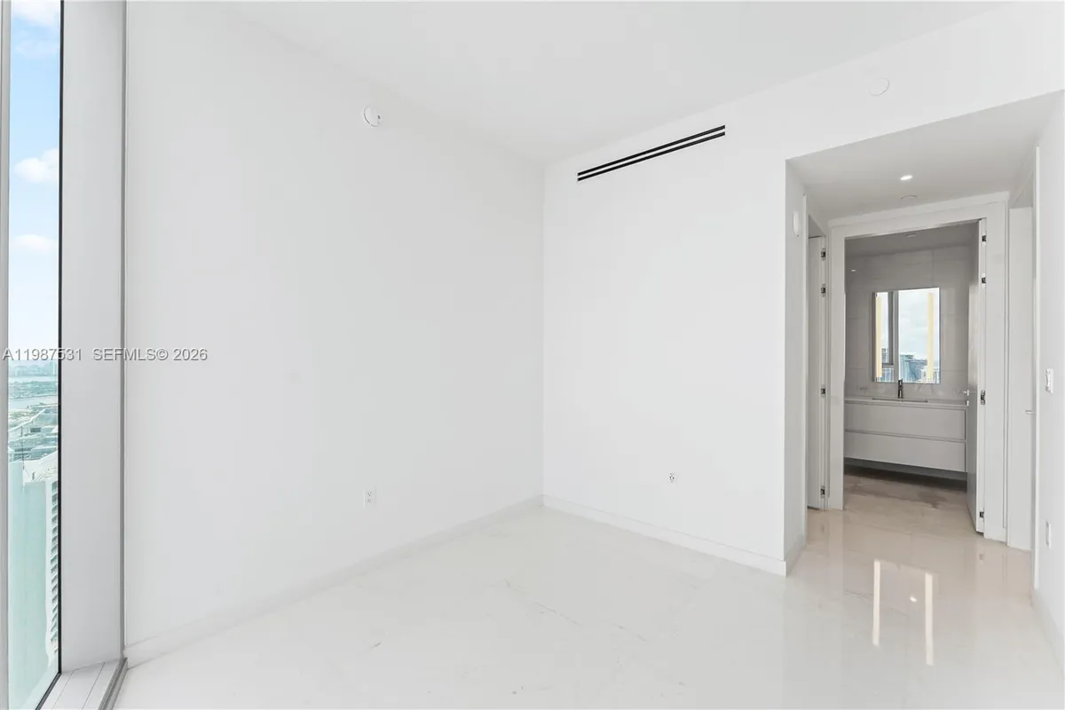 300 Biscayne Blvd Way # 5003, Miami FL 33131