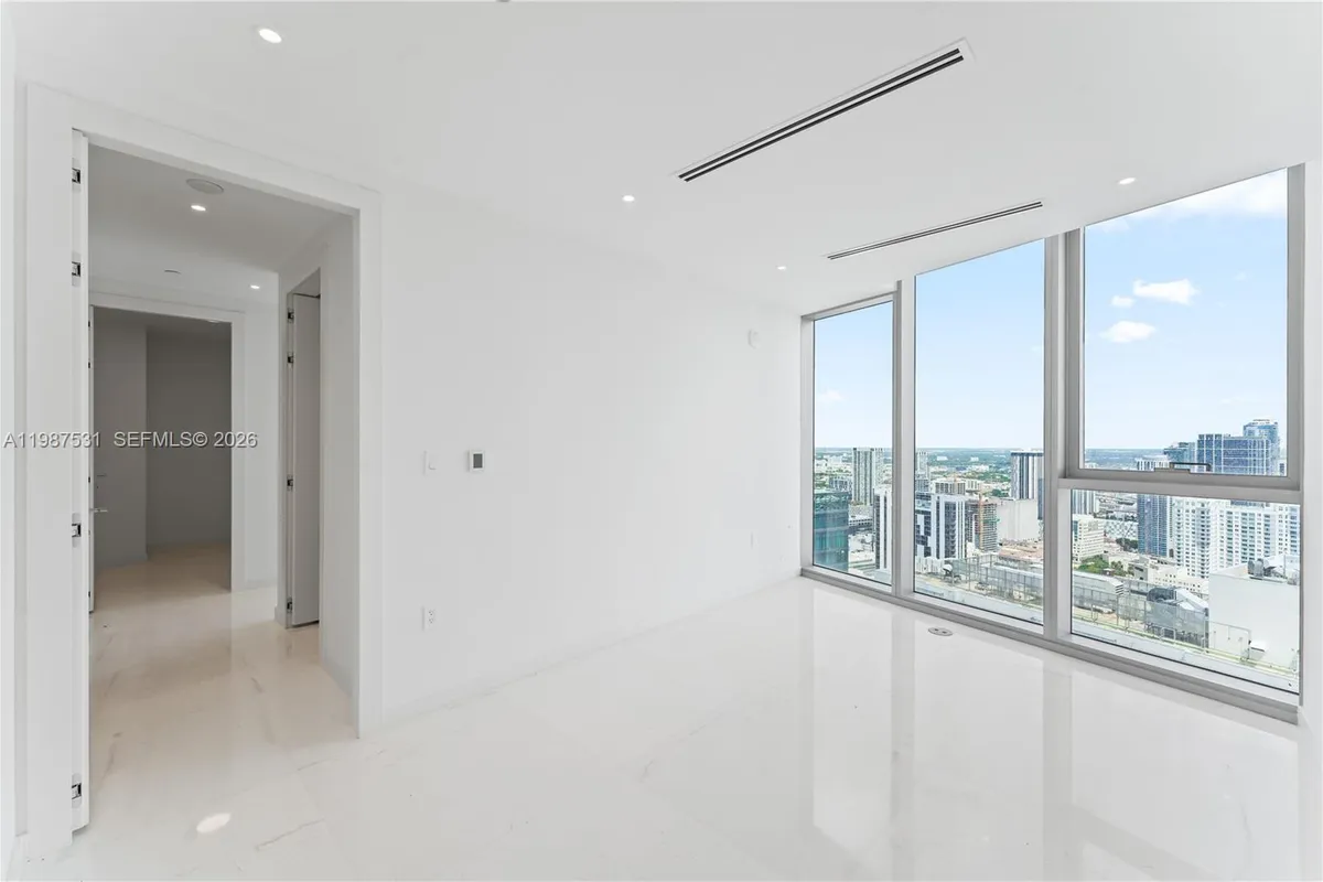 300 Biscayne Blvd Way # 5003, Miami FL 33131