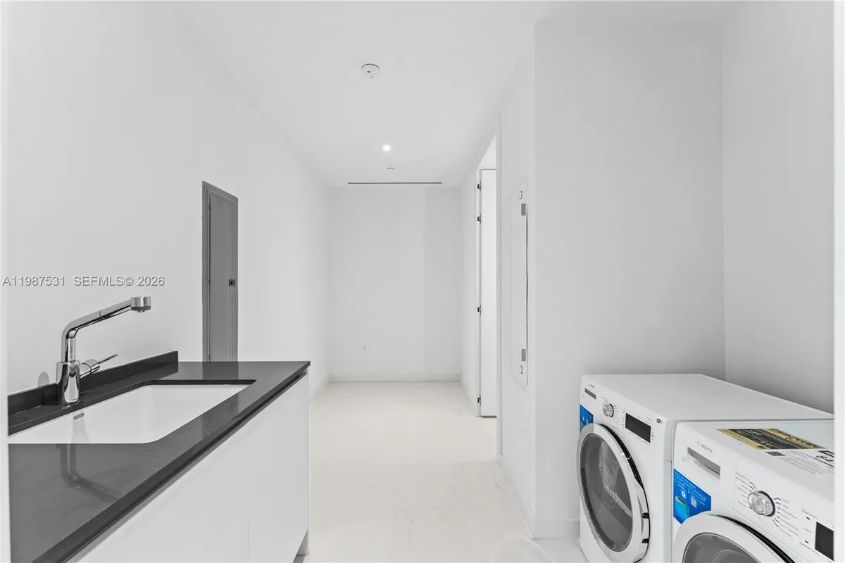 300 Biscayne Blvd Way # 5003, Miami FL 33131