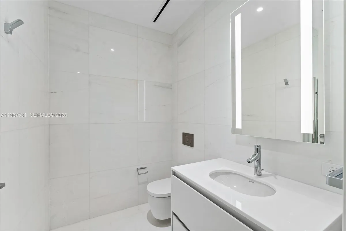 300 Biscayne Blvd Way # 5003, Miami FL 33131