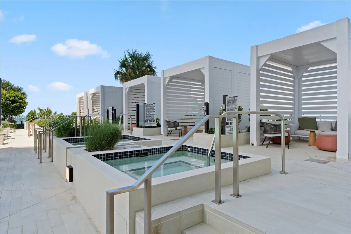 300 Biscayne Blvd Way # 5003, Miami FL 33131