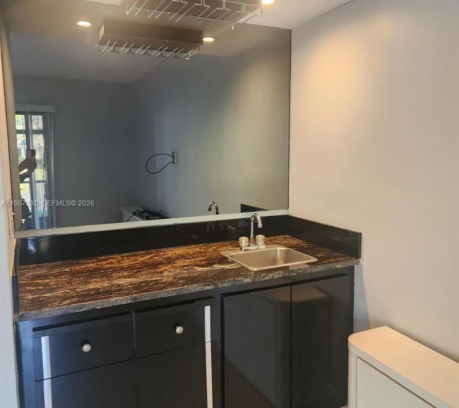 537 N University Dr # 71, Plantation FL 33324