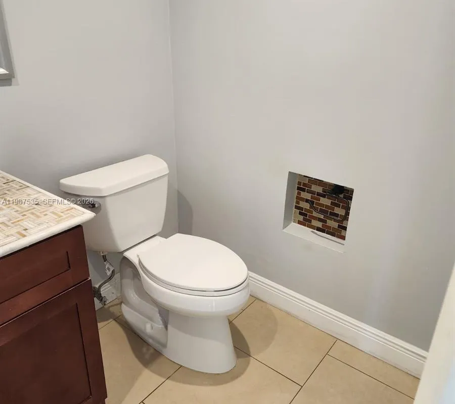 537 N University Dr # 71, Plantation FL 33324