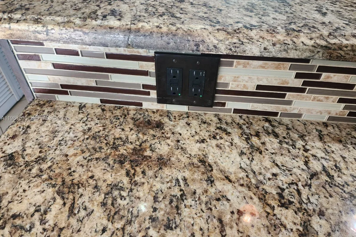 537 N University Dr # 71, Plantation FL 33324