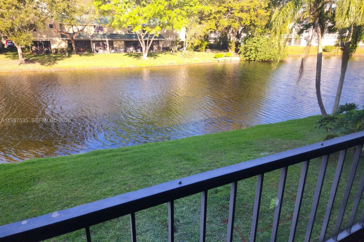 537 N University Dr # 71, Plantation FL 33324