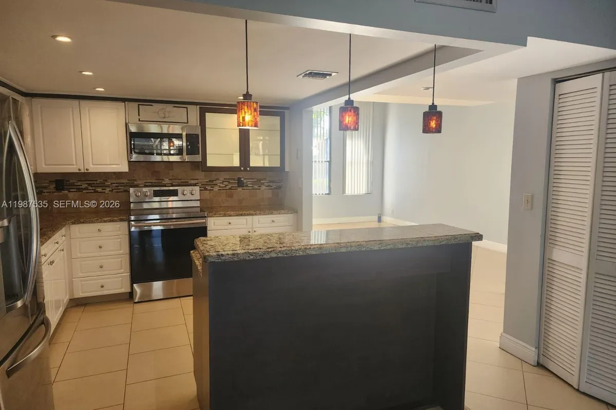 537 N University Dr # 71, Plantation FL 33324