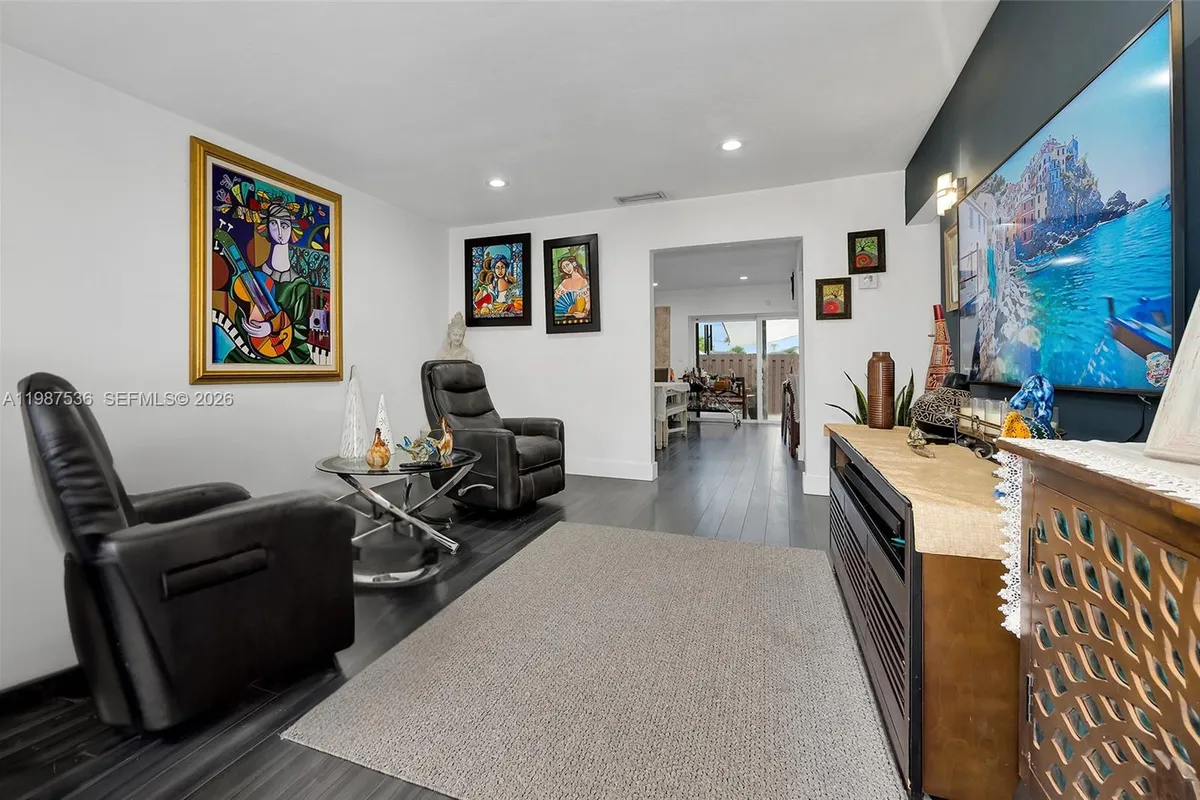 12324 SW 111th S Canal St Rd, Miami FL 33186