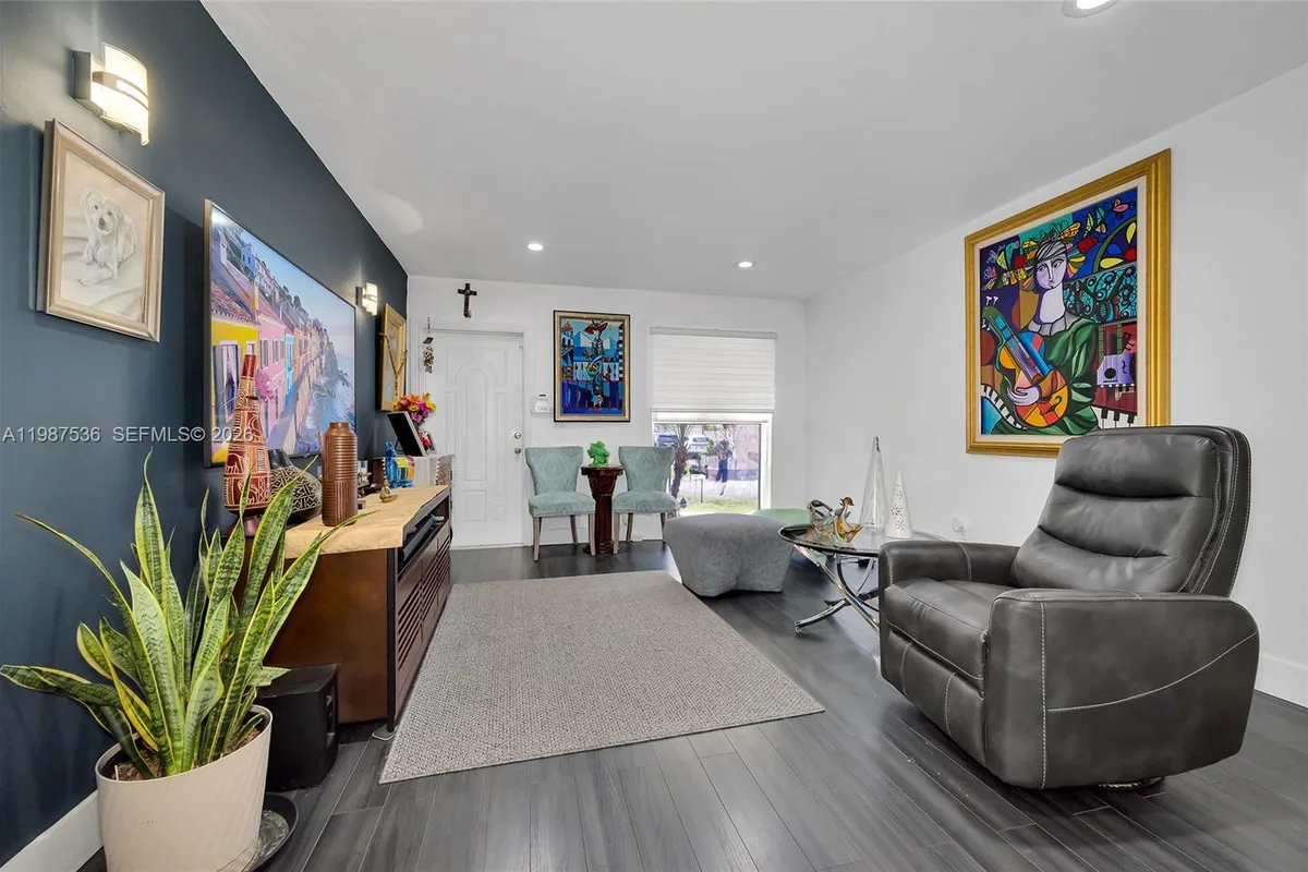 12324 SW 111th S Canal St Rd, Miami FL 33186