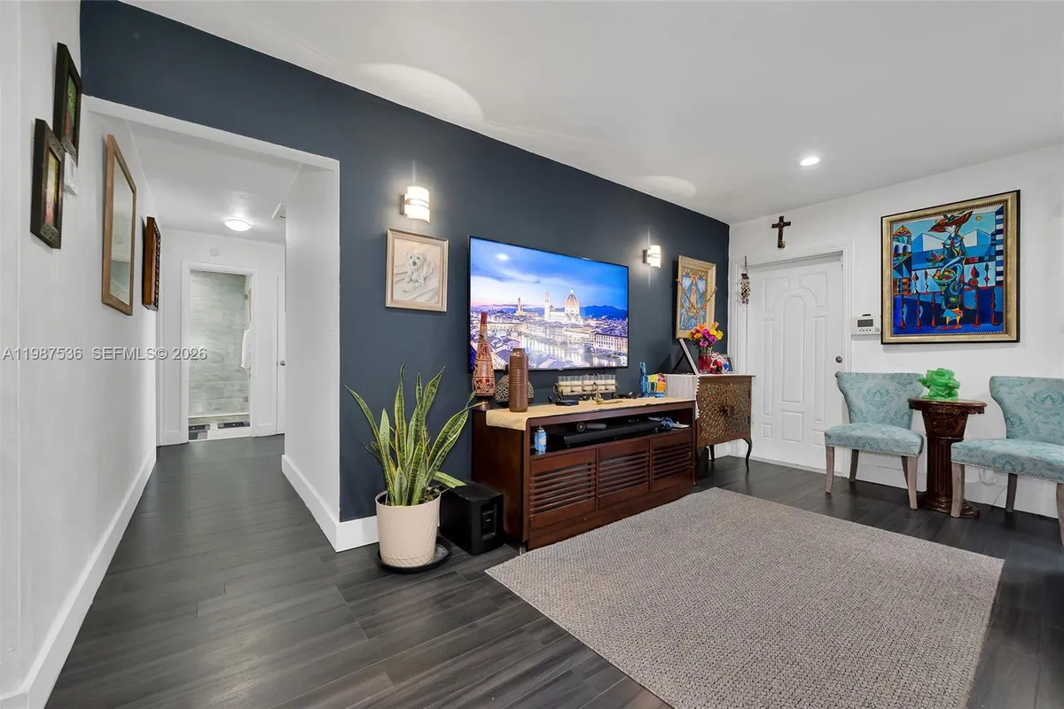 12324 SW 111th S Canal St Rd, Miami FL 33186