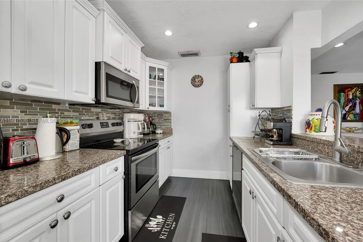 12324 SW 111th S Canal St Rd, Miami FL 33186