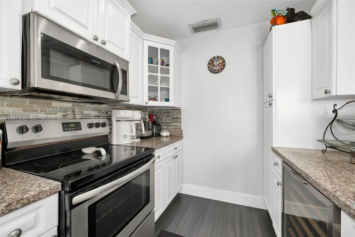 12324 SW 111th S Canal St Rd, Miami FL 33186