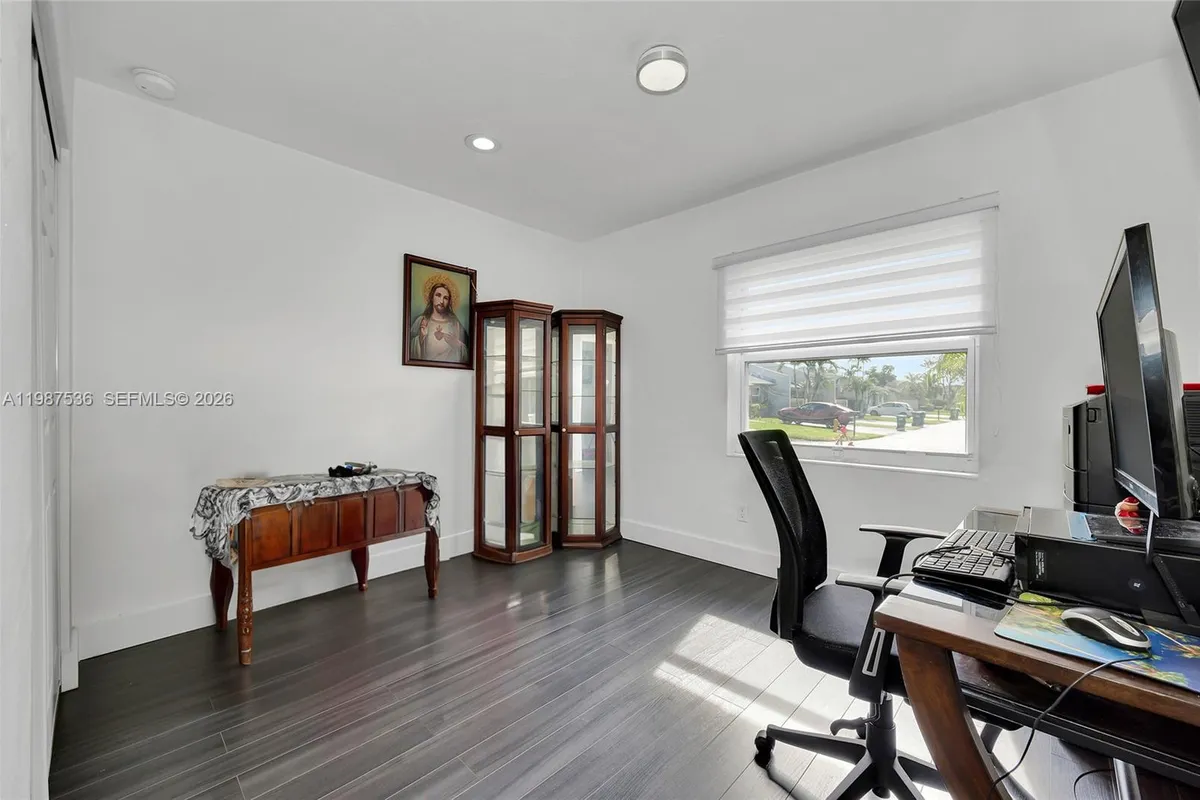 12324 SW 111th S Canal St Rd, Miami FL 33186