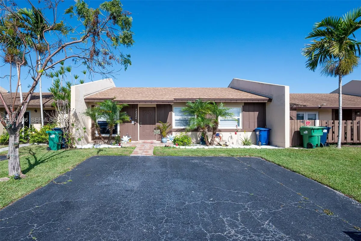 12324 SW 111th S Canal St Rd, Miami FL 33186