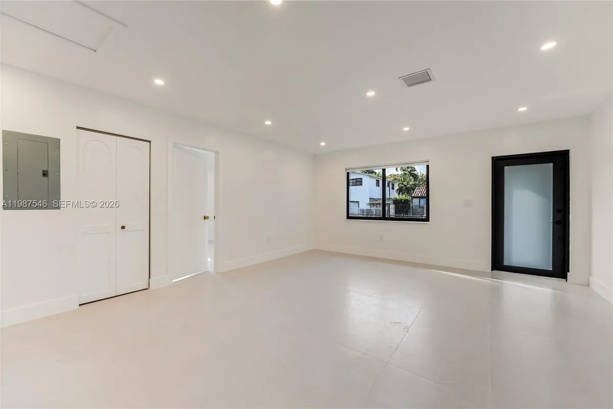 1017 NW 47th St, Miami FL 33127