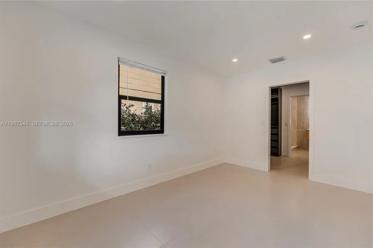 1017 NW 47th St, Miami FL 33127