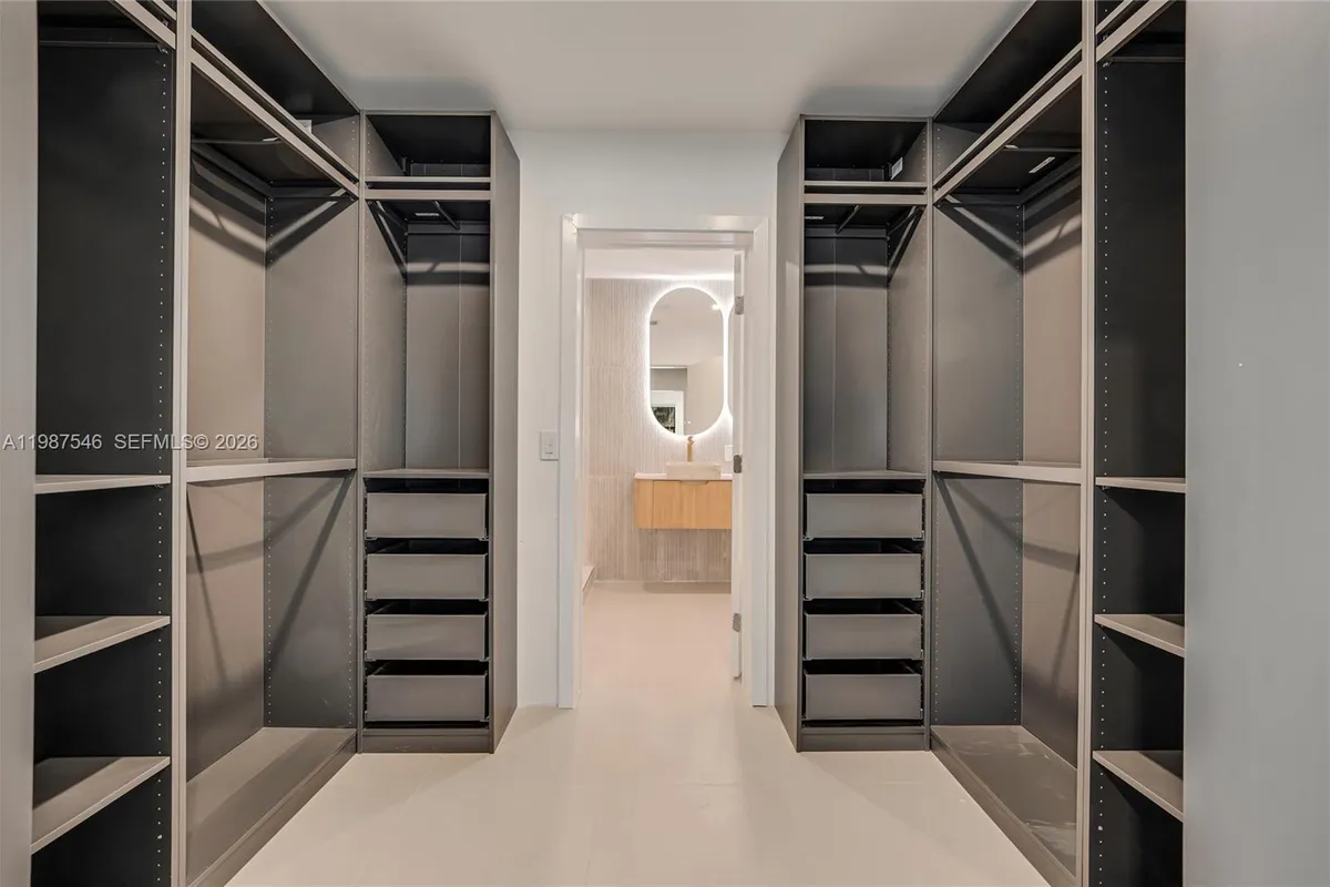 1017 NW 47th St, Miami FL 33127